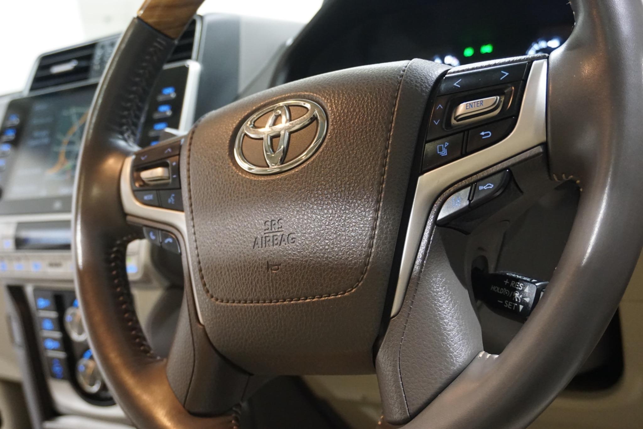 Toyota Land Cruiser 2.8D Invincible Auto 4WD Euro 6 (s/s) 5dr (7 Seat)